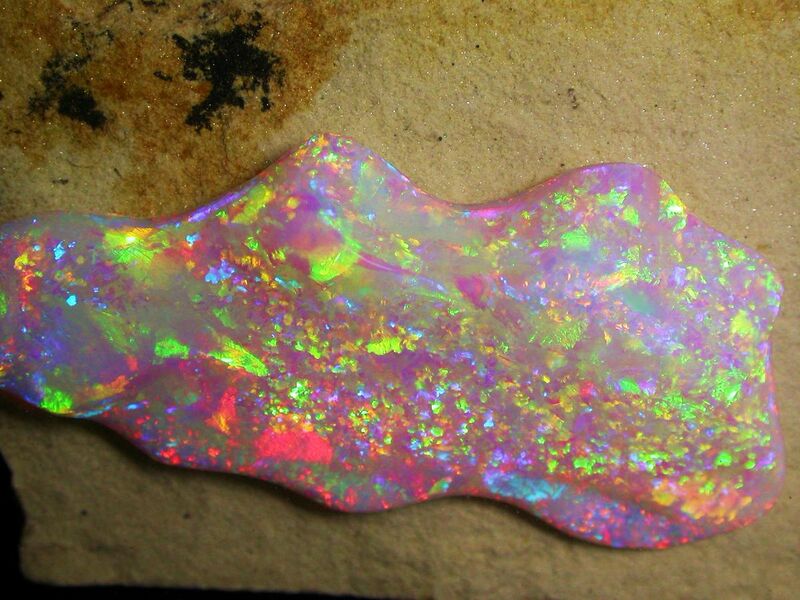 File:62cts Brazilian Crystal Opal.JPG