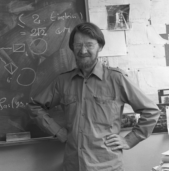 File:John Stewart Bell.png