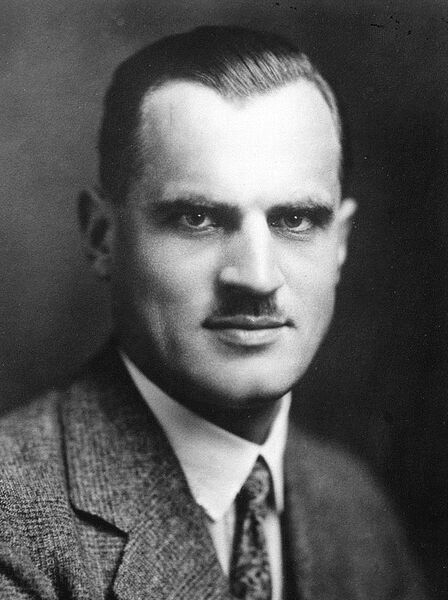 File:Biography Arthur Compton portrait.jpg